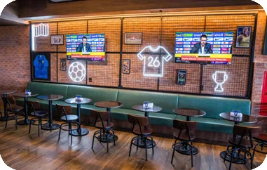Booths verdes — sports bar