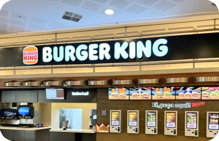 Burger King — fachada noturna